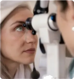 Clinical slit lamp test for optic nerve evaluation