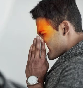 Clinical slit lamp test for optic nerve evaluation